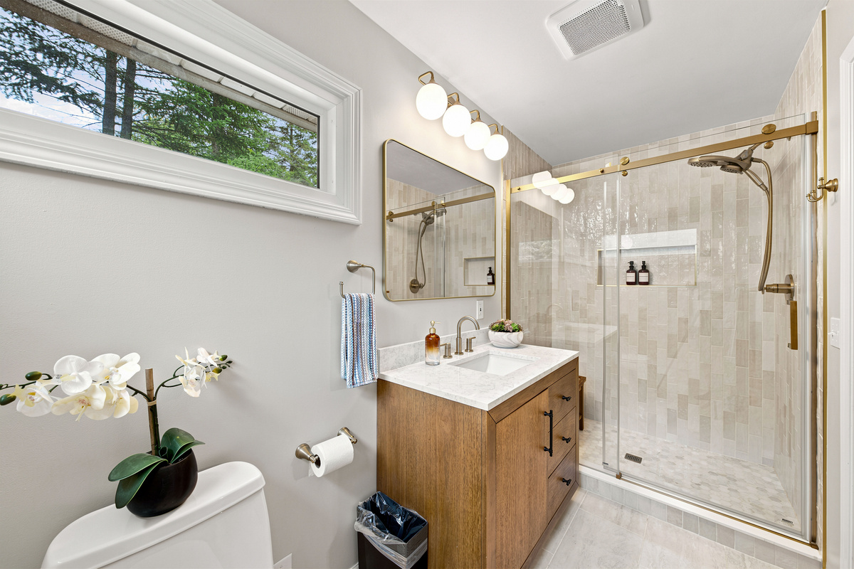 You will want to linger in the new ensuite bath in the primary bedroom. Plenty of space, a 5' shower and lot sof light from the transom windows. Stocked with essentials.