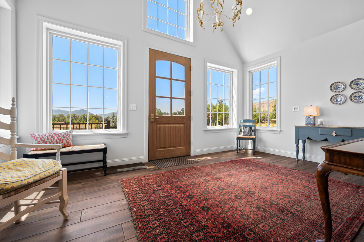 The welcoming entryway with Beautiful views offers a convenient place to settle in upon arrival.