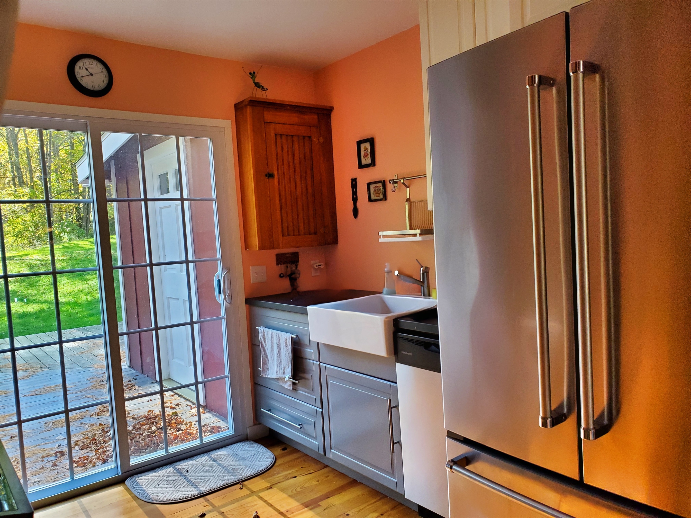Big Pines kitchen with farmhouse apron sink.