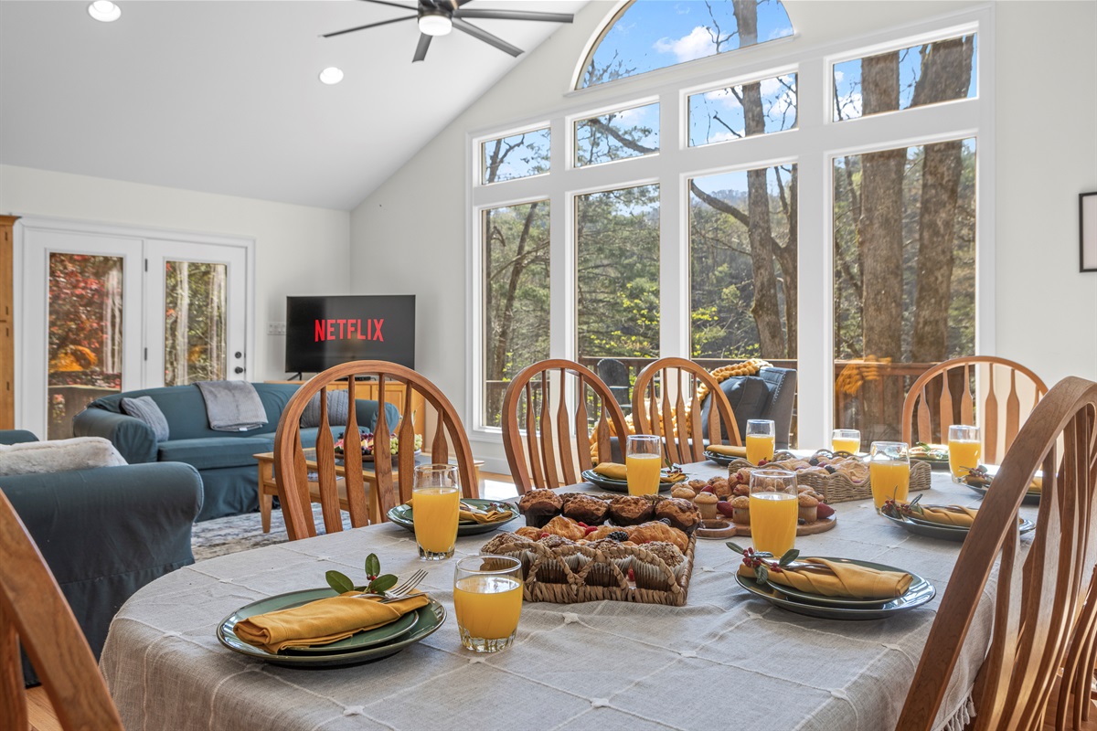 Dining Area: Bright space with mountain views, perfect for memorable meals and Netflix nights!