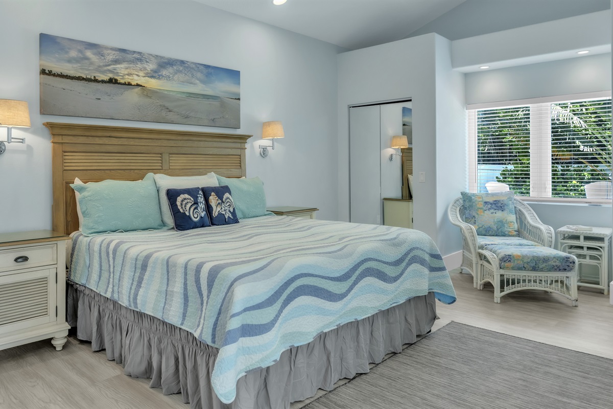 Master bedroom with king bed – AMI Beach House, Anna Maria Island
