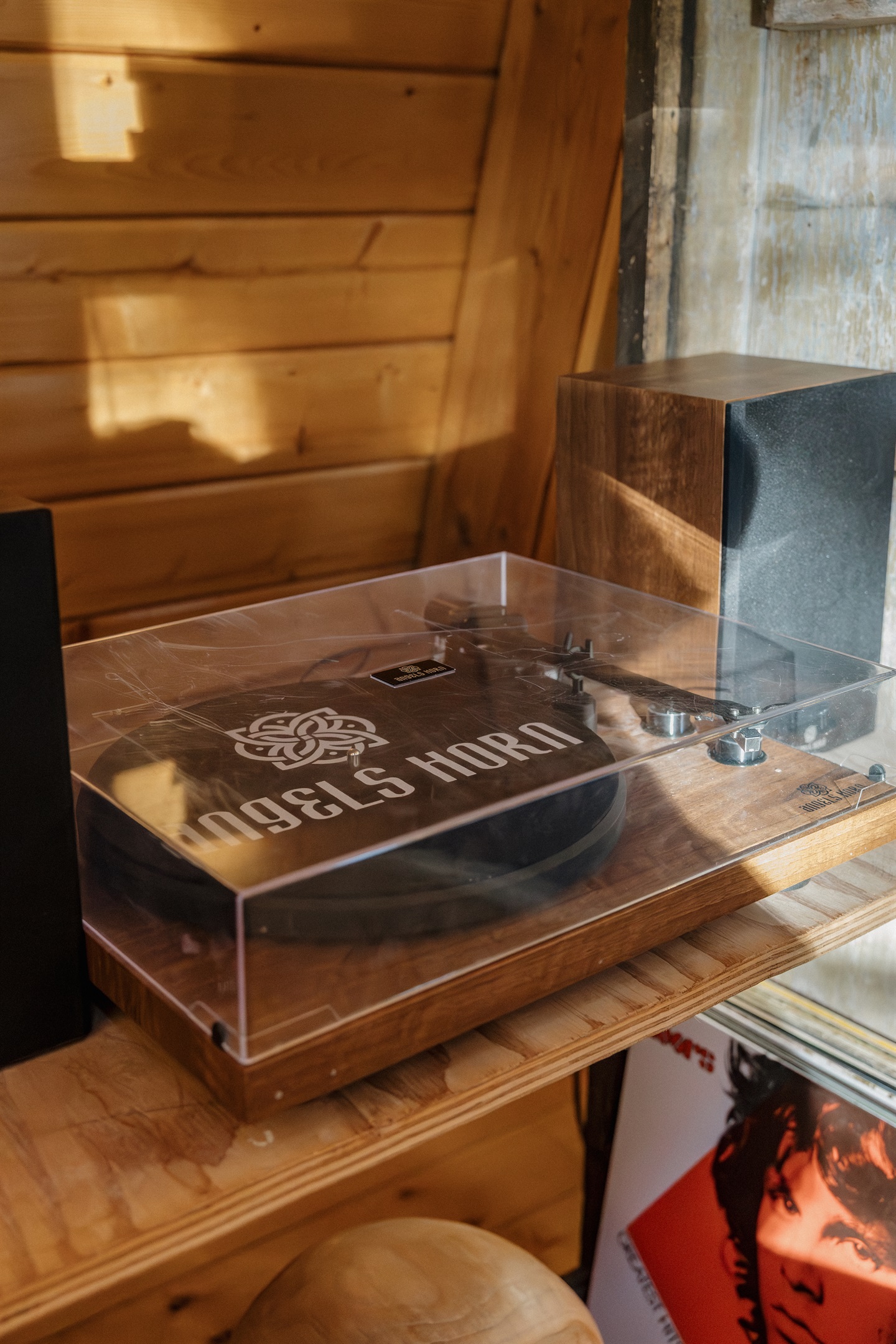 Spin your favorite vinyl records at Poppywood Pines! This unique Show Low cabin features a turntable for music lovers. Unwind with classic tunes after exploring White Mountains trails, fishing local lakes, or skiing at nearby Sunrise Park Resort.