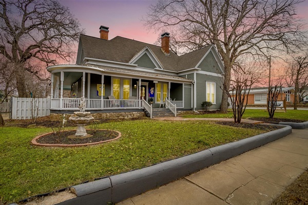 The Gallery House: Boutique Stay Right by Tarleton