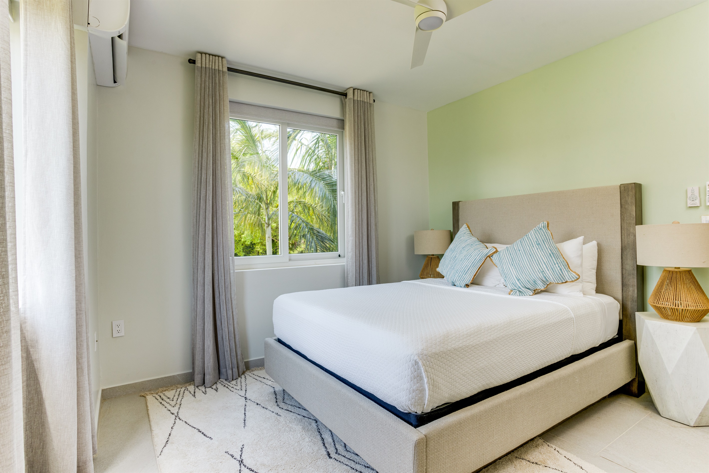 Bedroom 2: Queen Bed