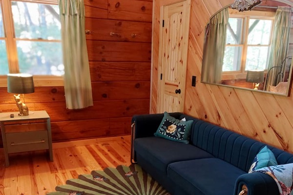 Porcelain room sitting area