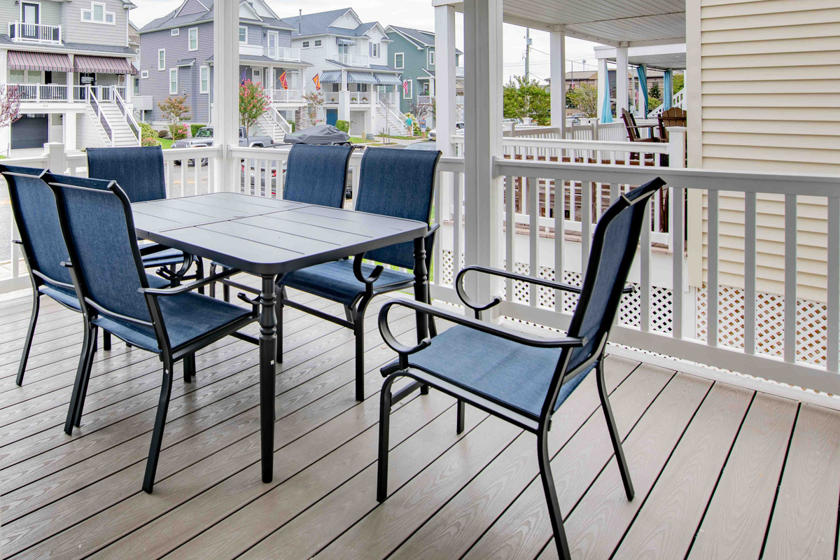 Covered Porch - Outdoor Dining & Street View