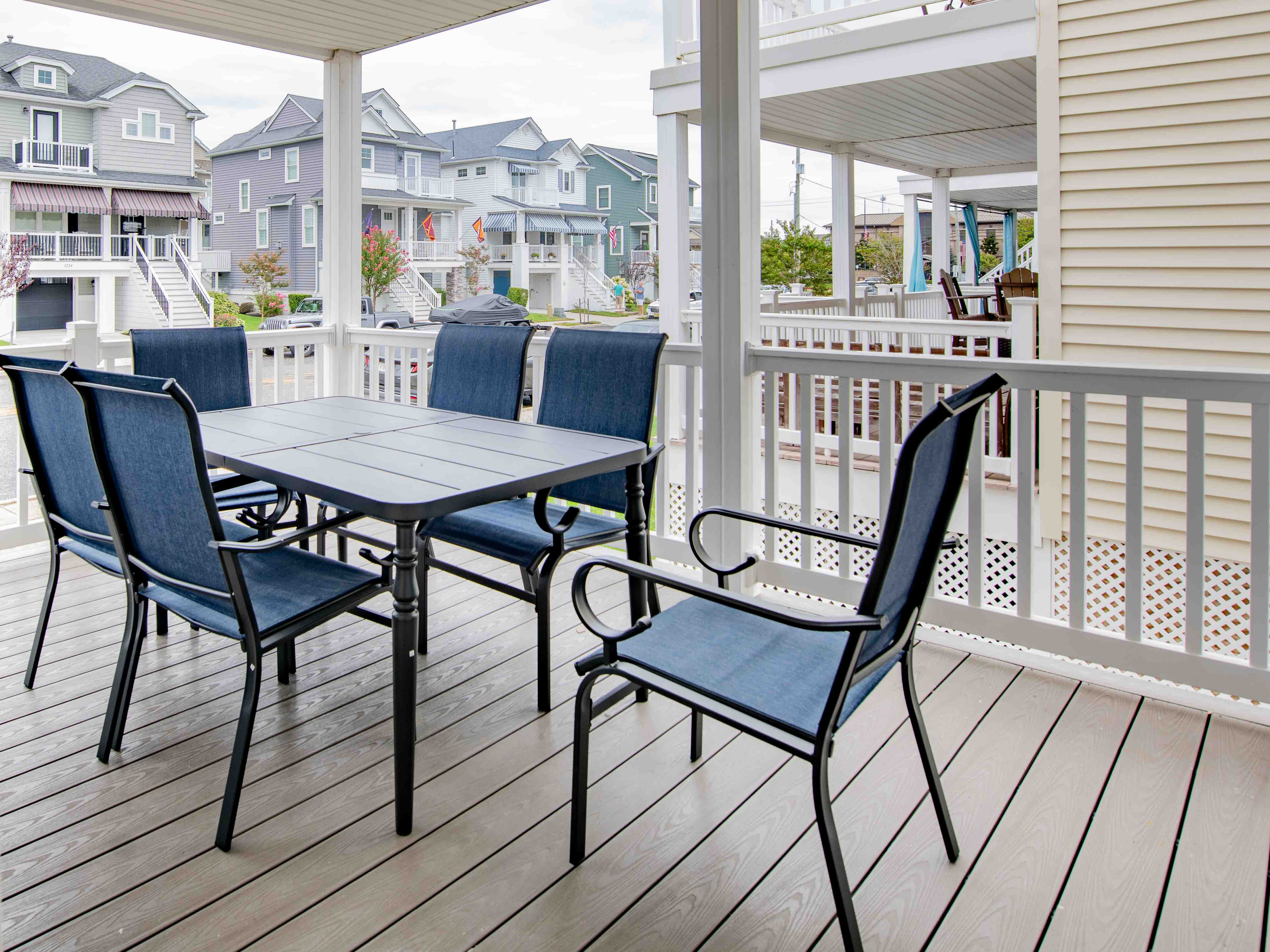Covered Porch - Outdoor Dining & Street View