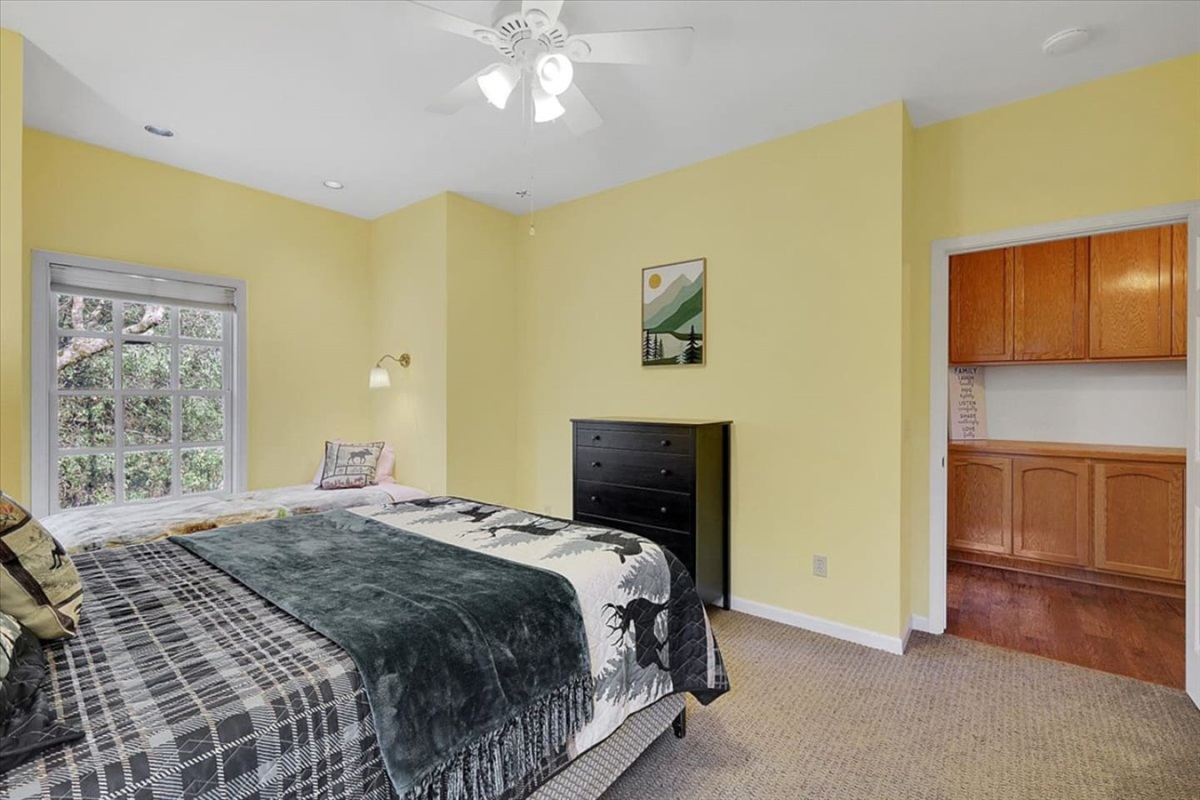 Bedroom 2- Queen Bed+Twin Bed+Roll Away Twin