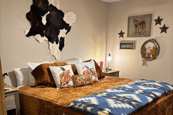 Guest Room - King sized bed