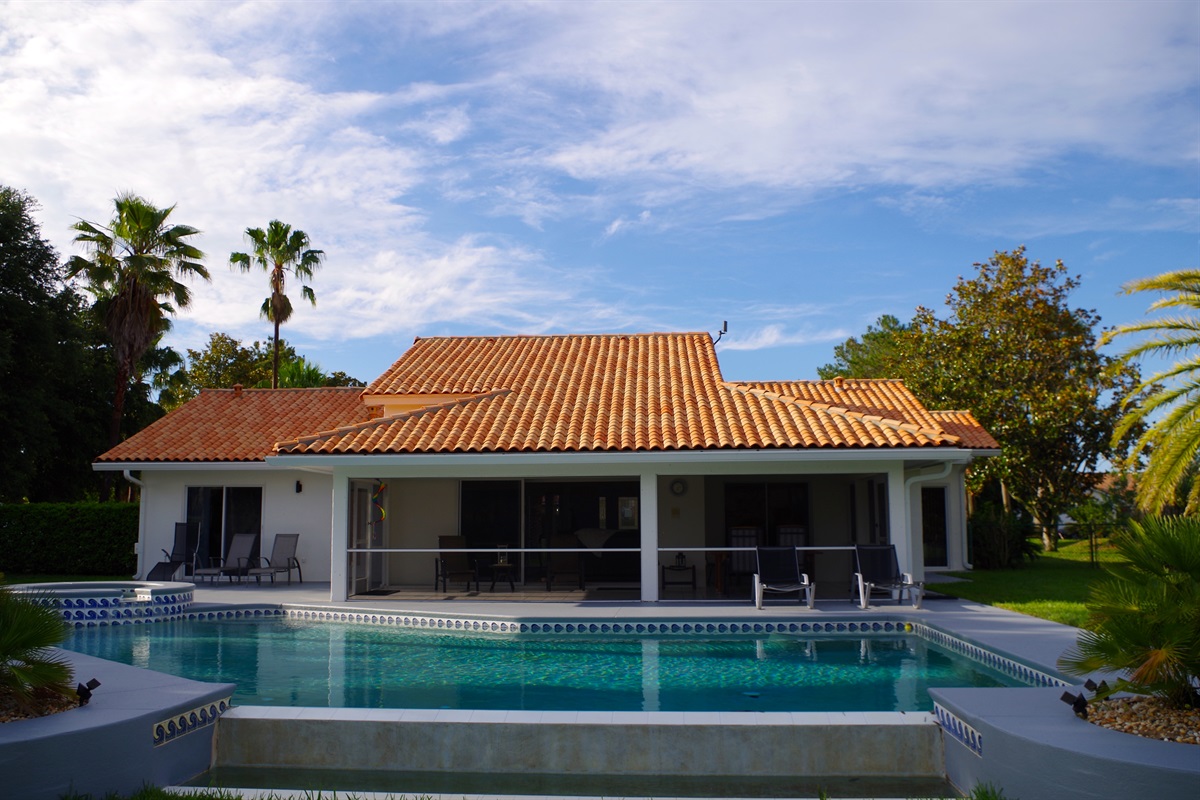 Infinity edge pool and spa