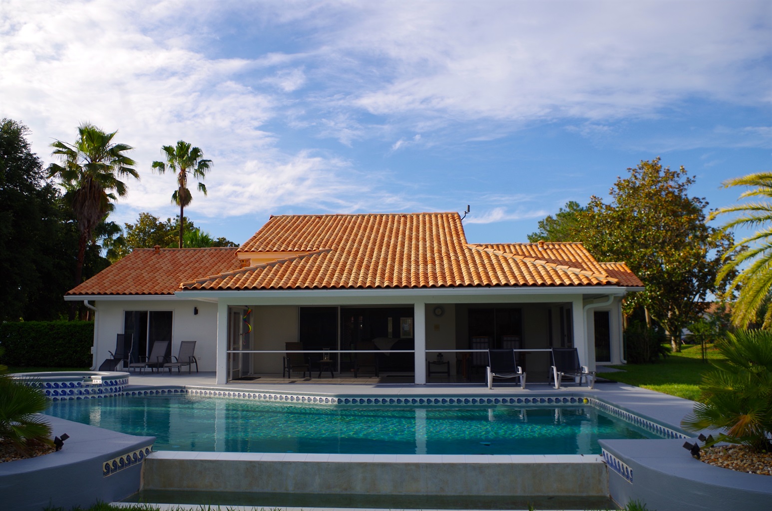 Infinity edge pool and spa
