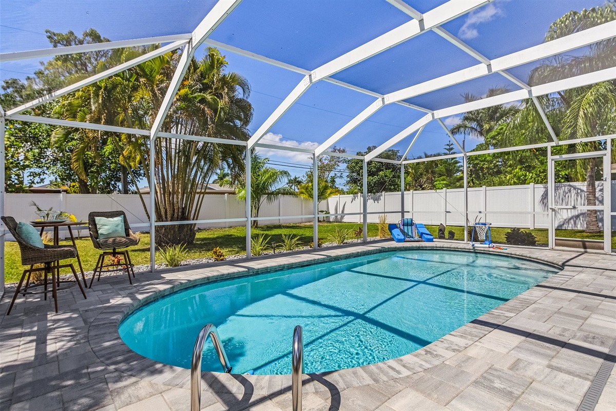 Relaxation awaits in our tranquil backyard oasis 🏊‍♂️🌺