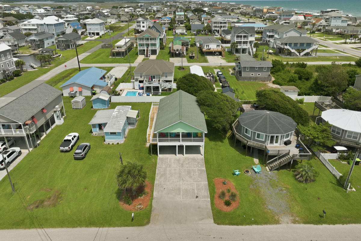 Nestled in the heart of Surf City, My 4 Beaches is just a short stroll to the beach, restaurants, shops, and local attractions