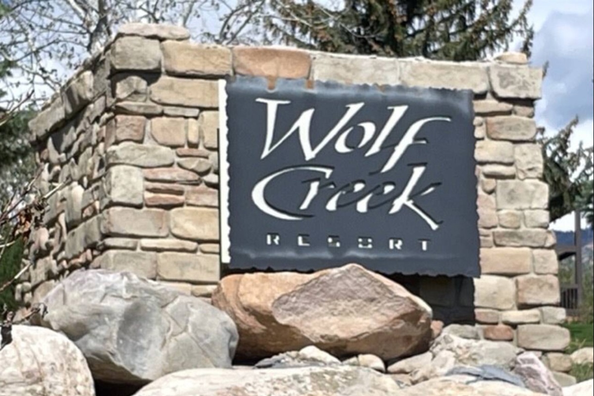 Wolf Creek Lodge Entrance