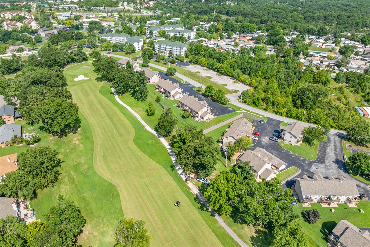 Branson greenery and neighboring fairways frame the area around the condo