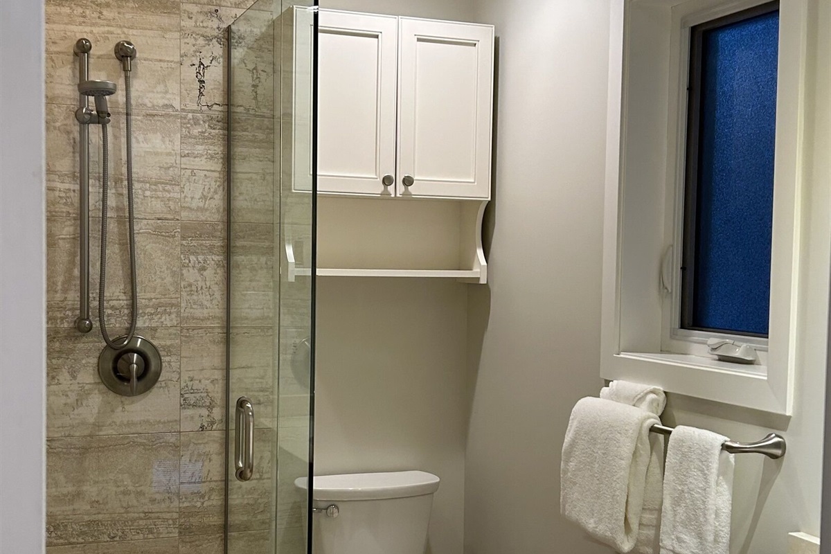 2nd floor bathroom (1 of 3)