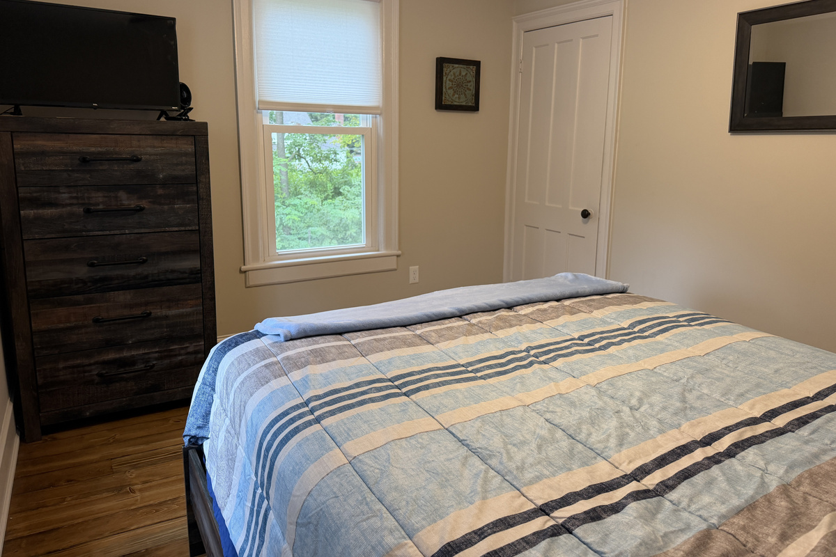 2nd floor Queen #1 with SmartTV