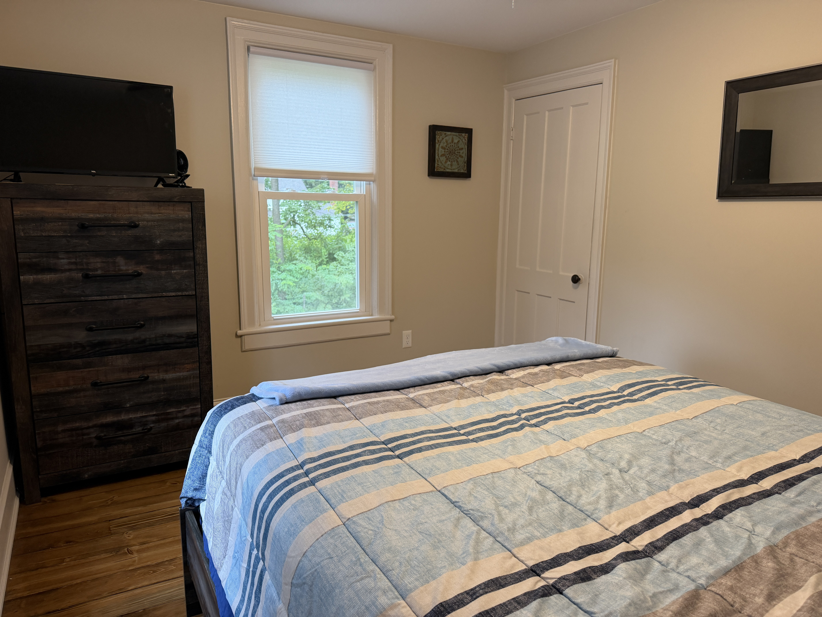 2nd floor Queen #1 with SmartTV
