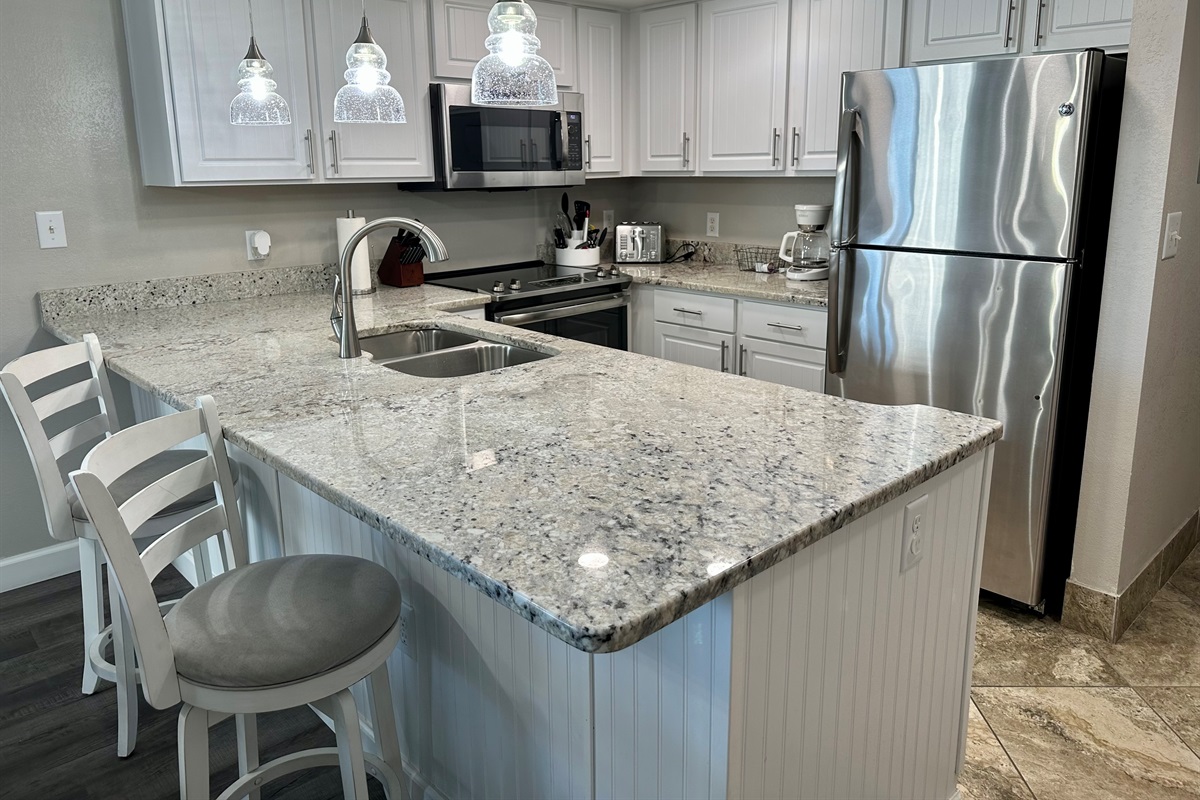 Fully stocked kitchen - Everything needed to prepare and enjoy meals with ease.