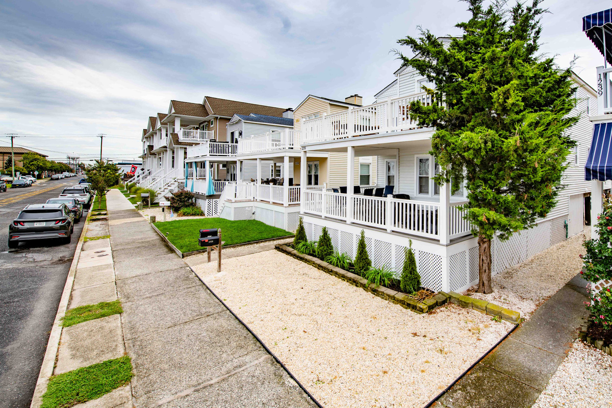 Exterior View - Sidewalk & Front Elevation