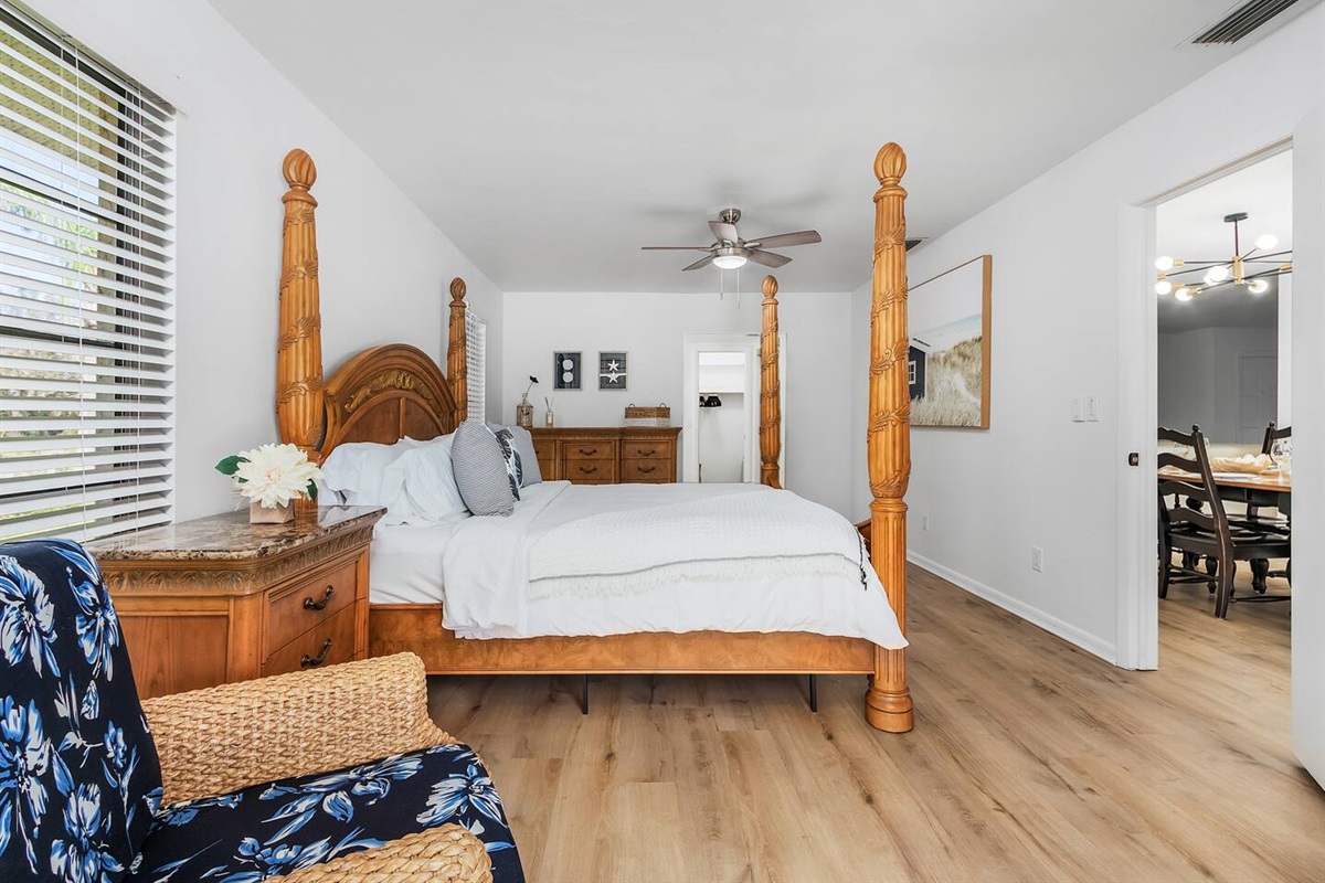 Enjoy the convenience of the primary bedroom with easy access to the ensuite bathroom for a seamless retreat!