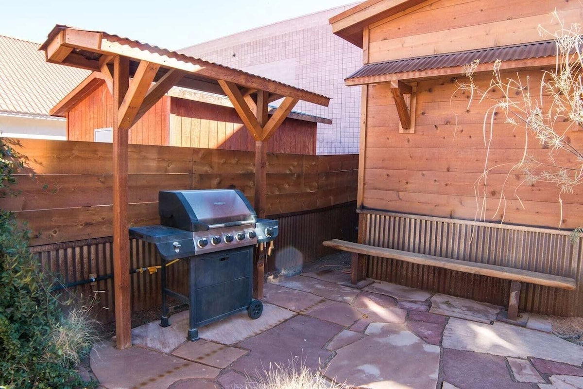 Propane barbecue provided in common area