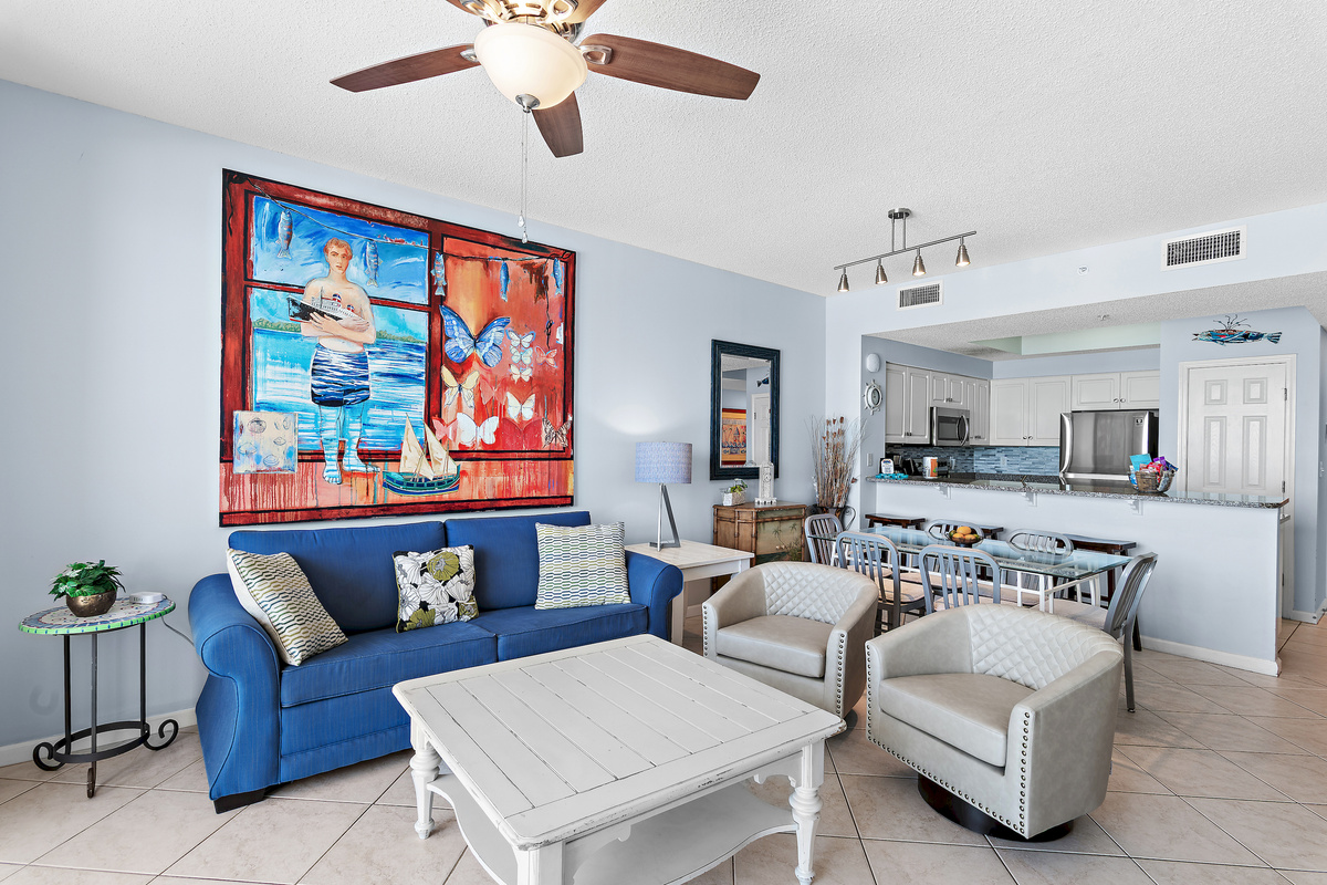 Spacious living area with plenty of seating, Gulf views, 55" Smart TV with easy access to Roku, Prime TV, Netflix, and more!