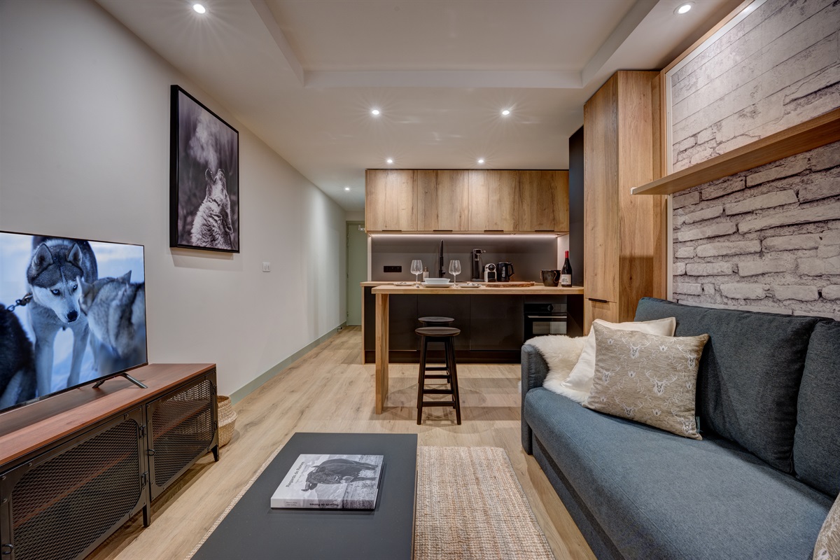 SLEEK & SOPHISTICATED