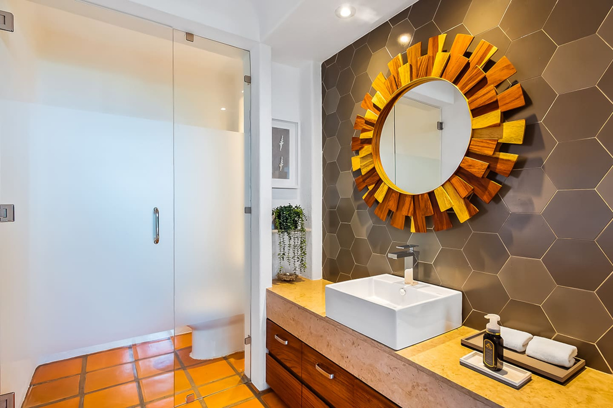 Suite 3 Bathroom