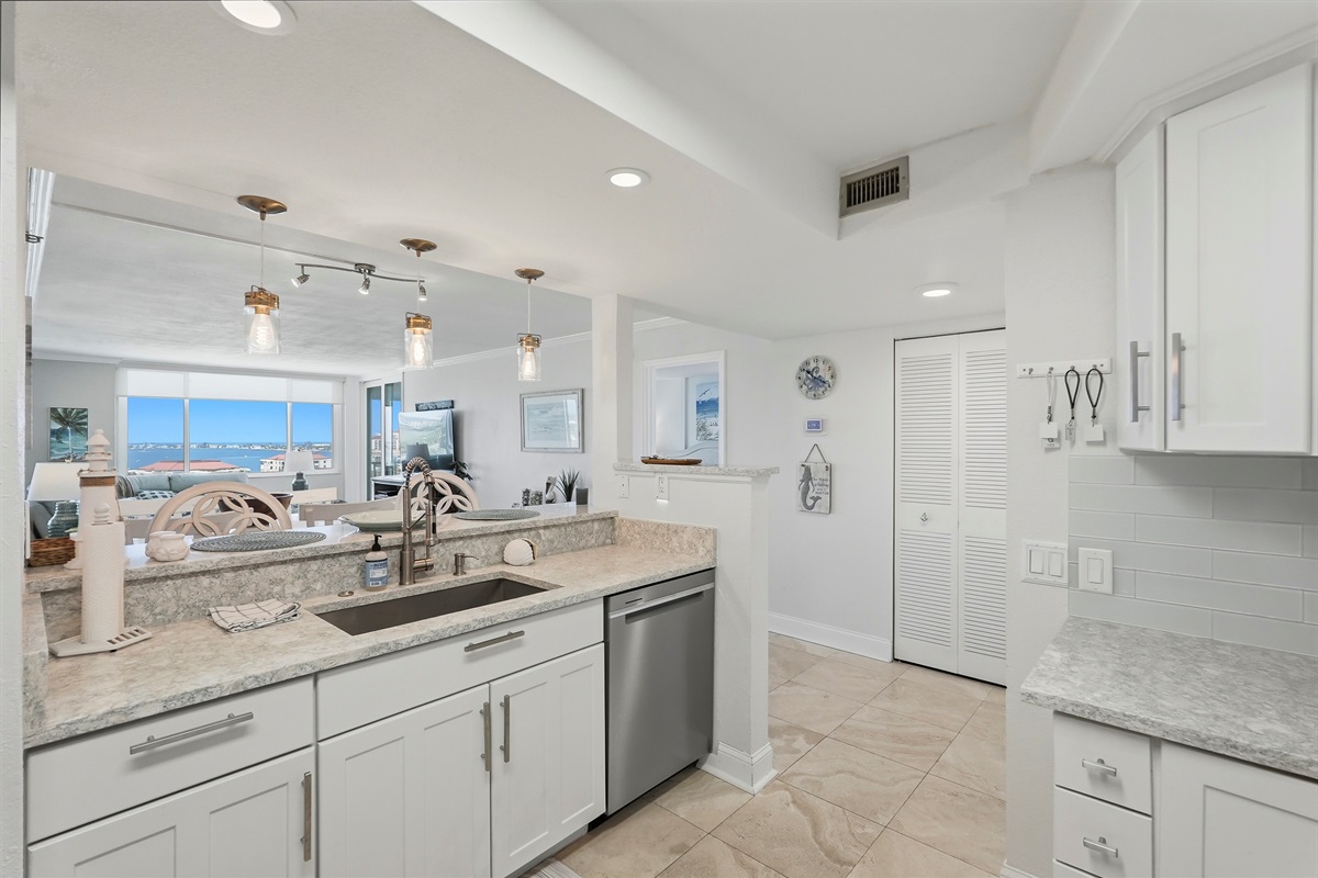 Fully equipped and modern designed, the kitchen features modern appliances and ample counter space, making meal prep easy whether you&rsquo;re brewing morning coffee or cooking up fresh local seafood.