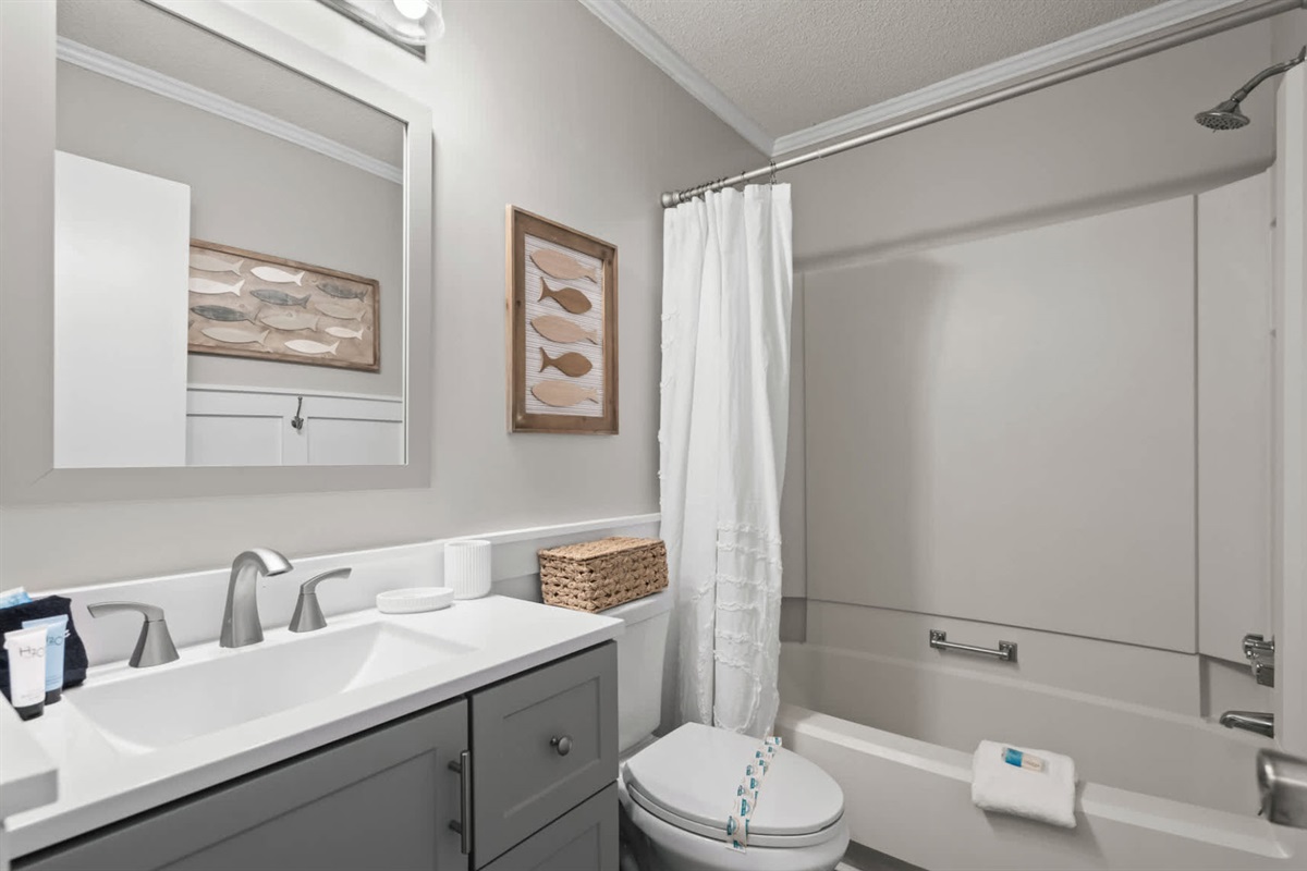 Hall Full Bath with Tub Shower