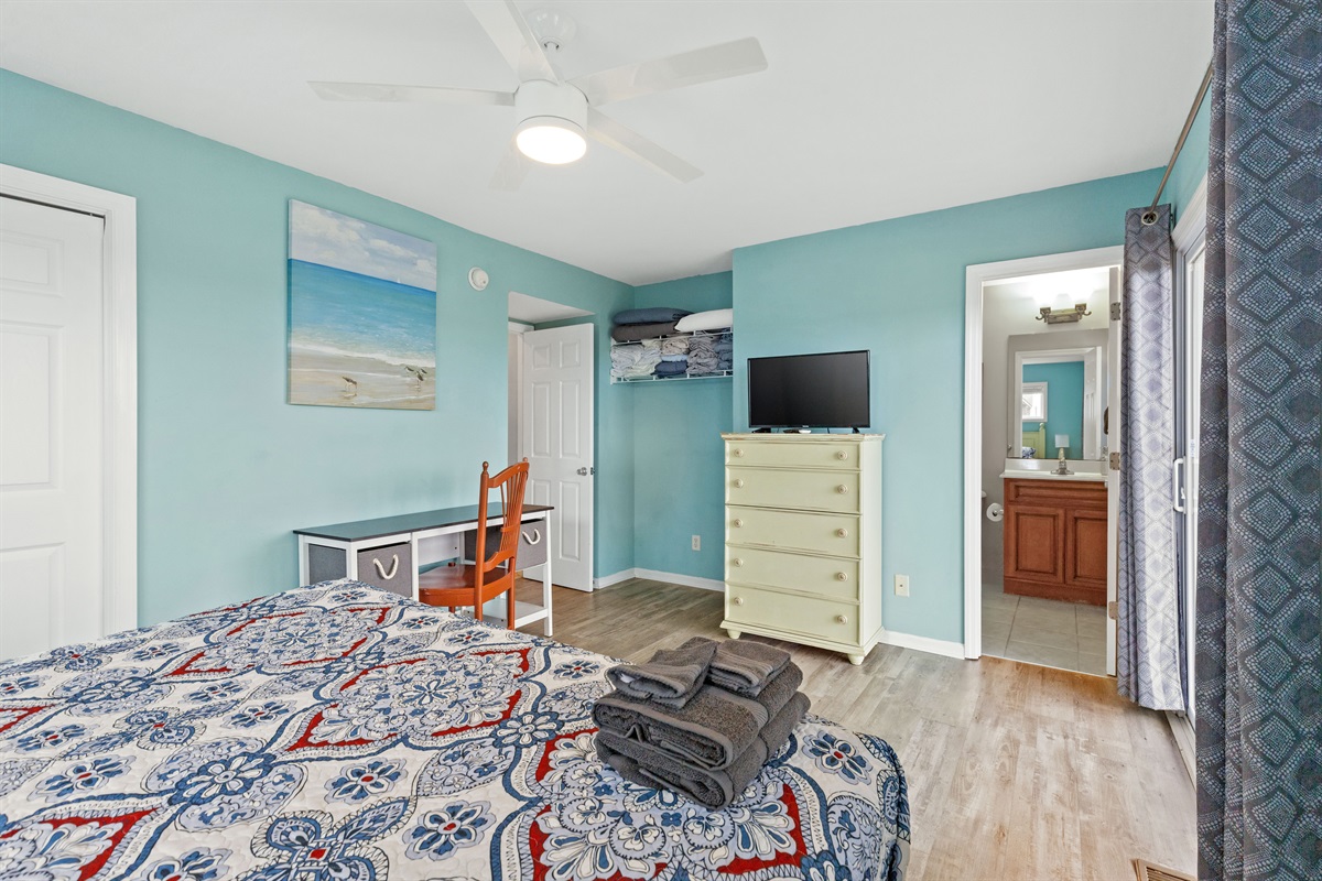 Ensuite access and storage to keep your stay easy and organized