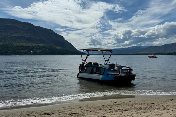 Shuswap Lake Boating Adventures
