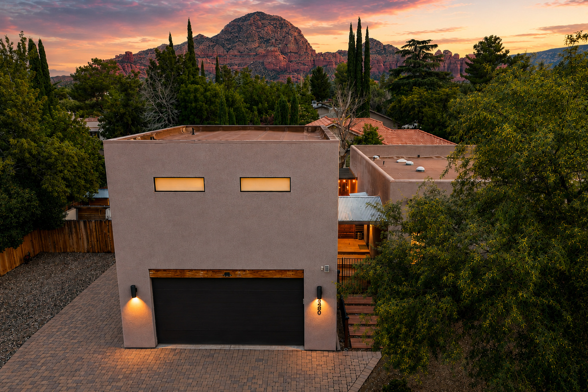 {Red Rocks} Surrounded by Thunder Mountain to the South, iconic hiking trails and exquisite dining are just down the road- ask us for recommendations! 