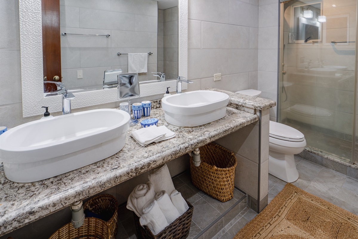 2nd floor primary bathroom