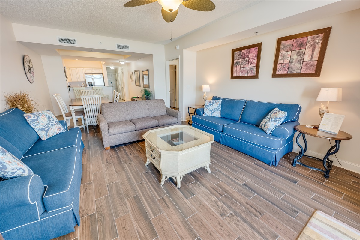 Amazing Living Room with Stunning Views🌊☀️