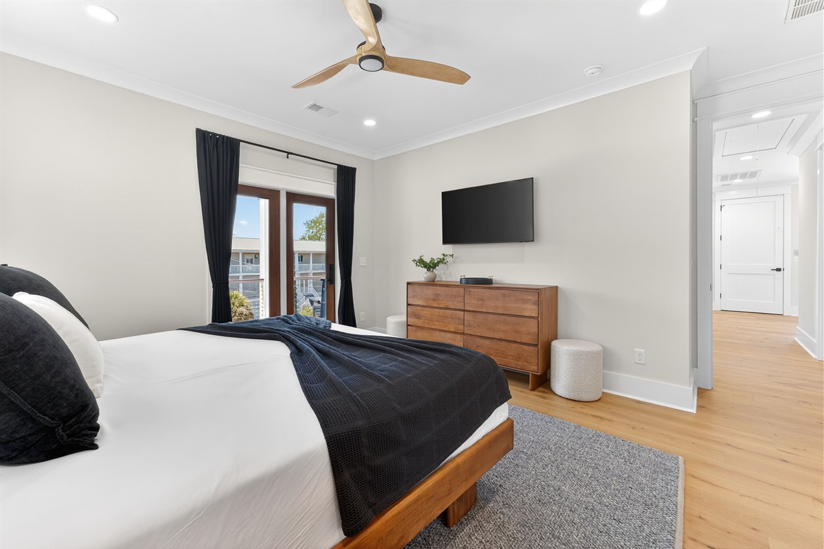 Primary Suite 1 | On Beach Time | 6 30th Ave, Isle of Palms, SC | IOP Escapes