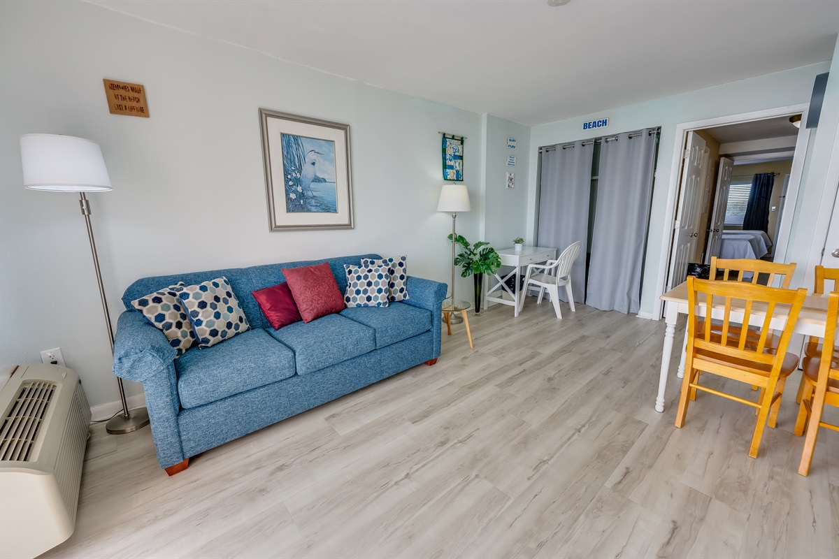Living Room with Stunning Views🌊☀️
