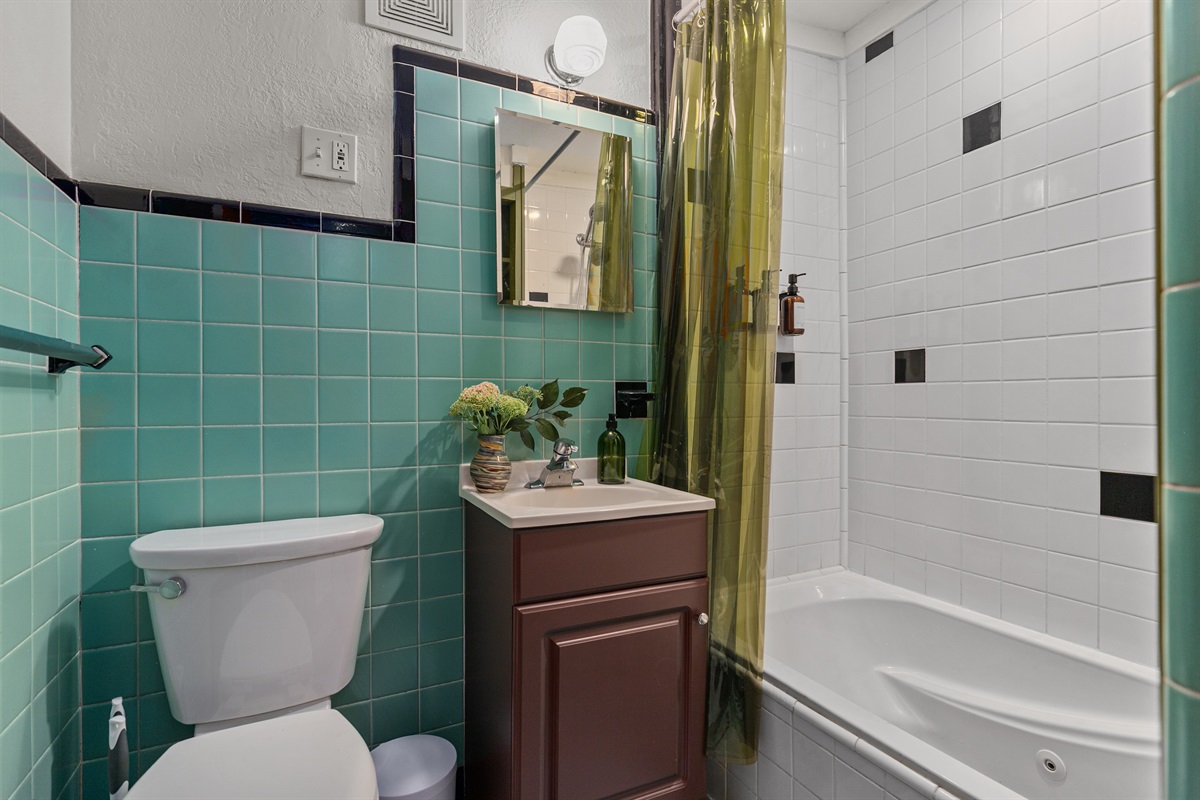 Full bathroom featuring a convenient tub/shower combo — perfect for families or guests who prefer the option of a quick shower or a relaxing soak.