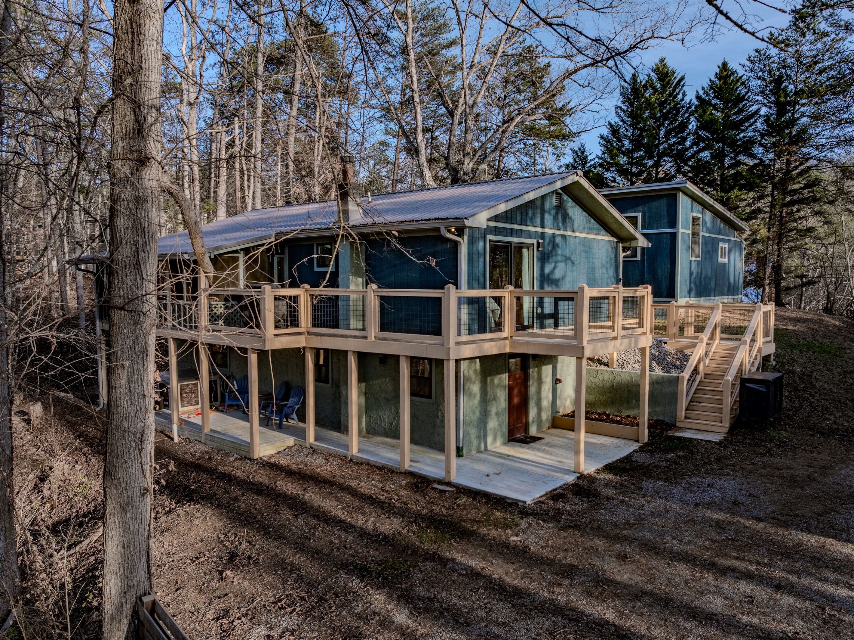 Perched among the trees, this modern cabin features extensive outdoor living areas perfect for morning yoga or evening relaxation.