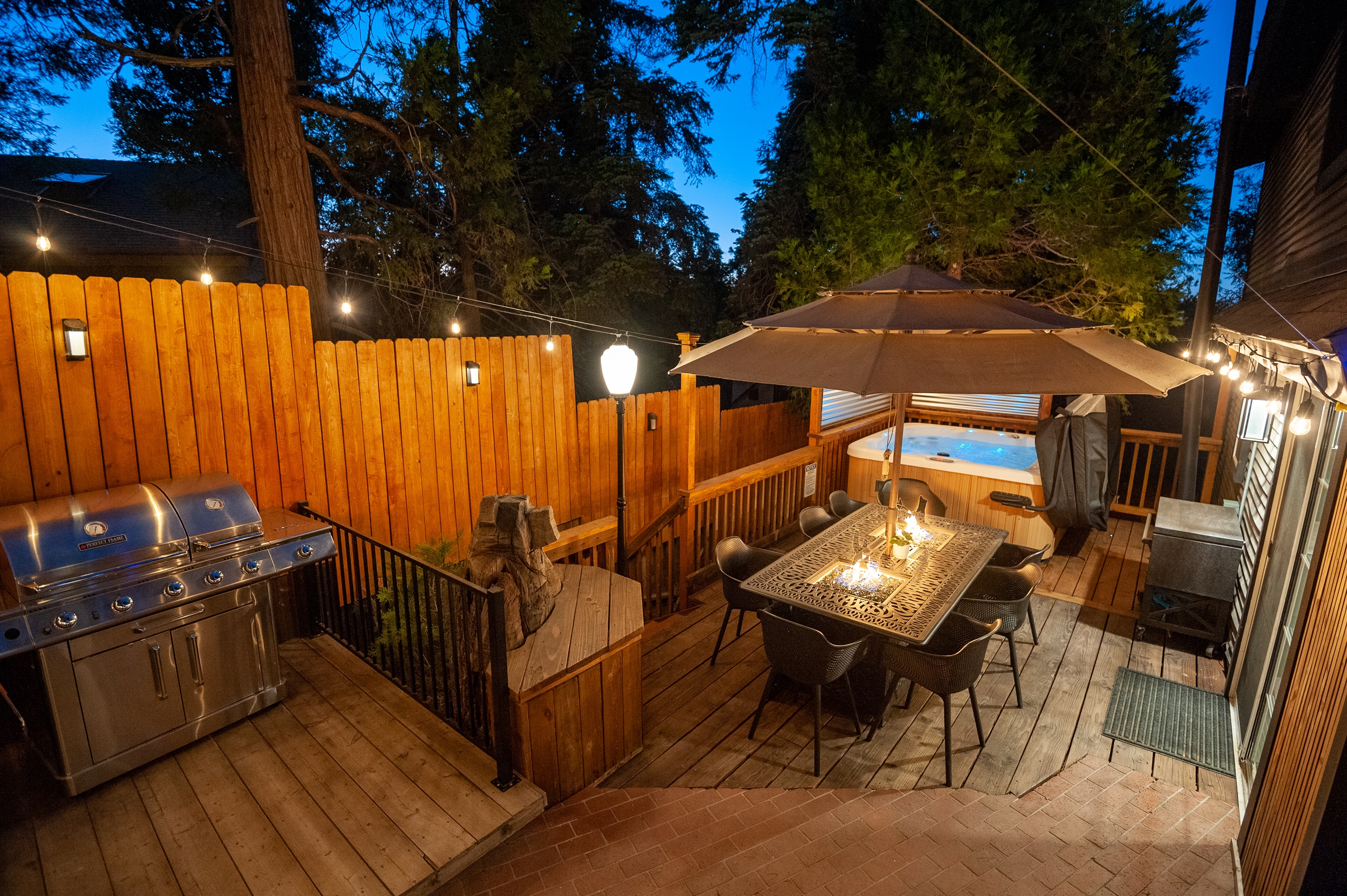 1928 Cabin, Hot Tub, Deck, Perfect Family Retreat!