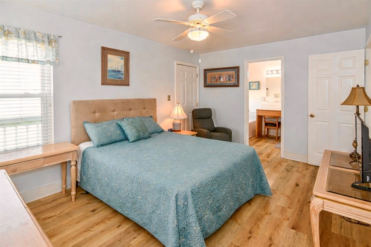 Queen Room with ensuite bathroom