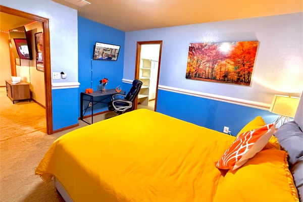Inviting Room with a Comfortable Queen Bed