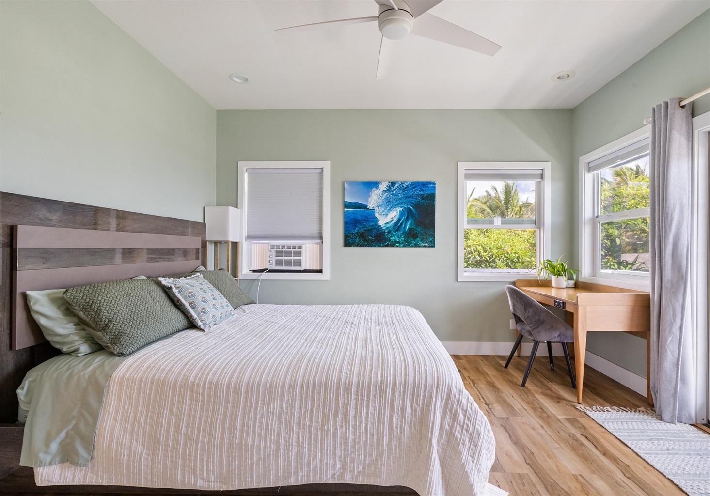 King Bed + ensuite bathroom, Interior decor and finishes may vary between villas