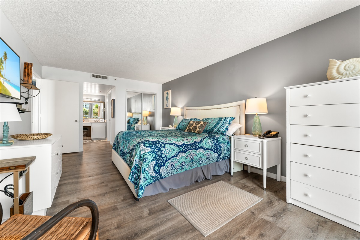 Spacious Main Bedroom with king bed, en suite and balcony