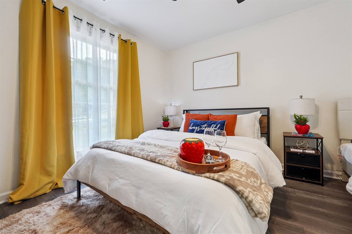 Another cozy bedroom featuring both a full bed and a twin bed, along with an Amazon Fire-powered Smart TV for your entertainment. This room includes 4 full-body towels, 4 washcloths, and 2 hand towels for your stay.