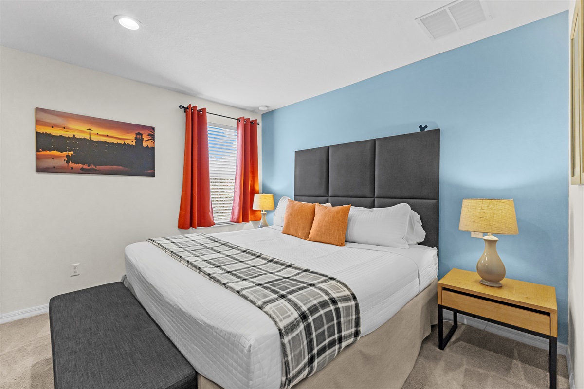 King bed for the parents to rest after a day at Disney or Universal Studios.
