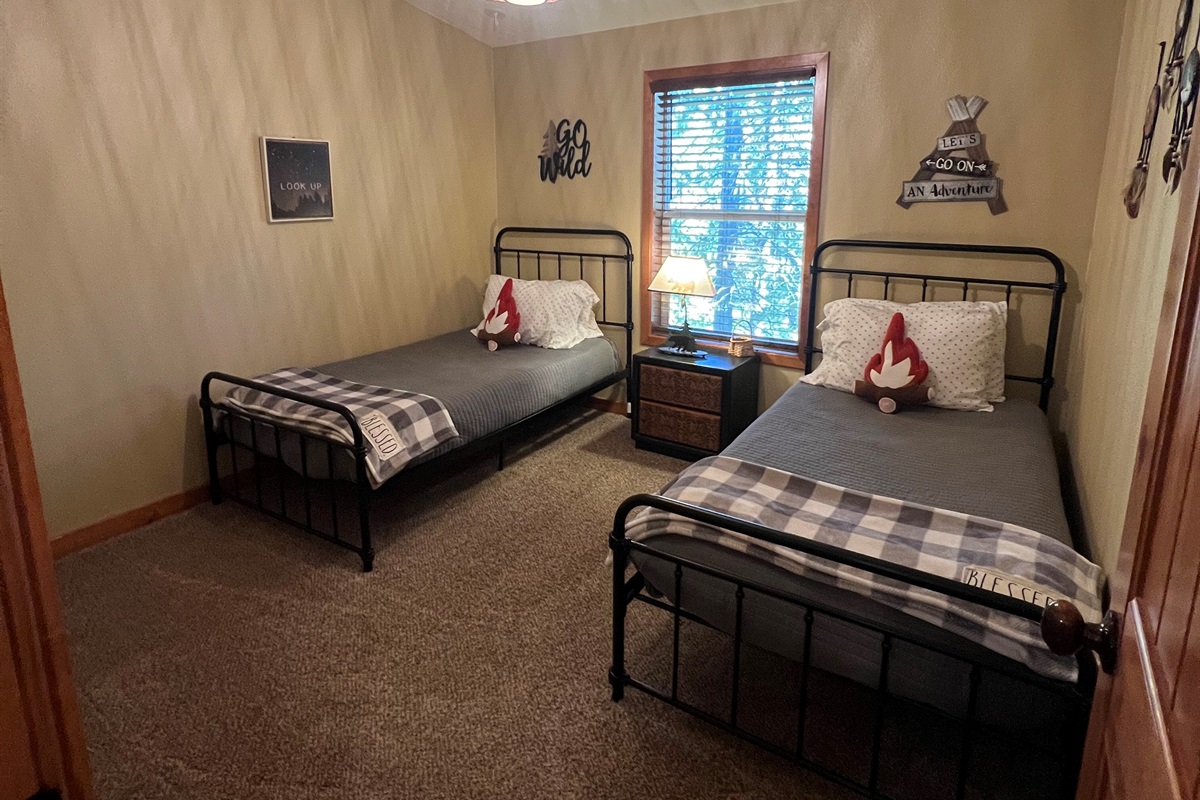 Bedroom 1 with 2 twin beds