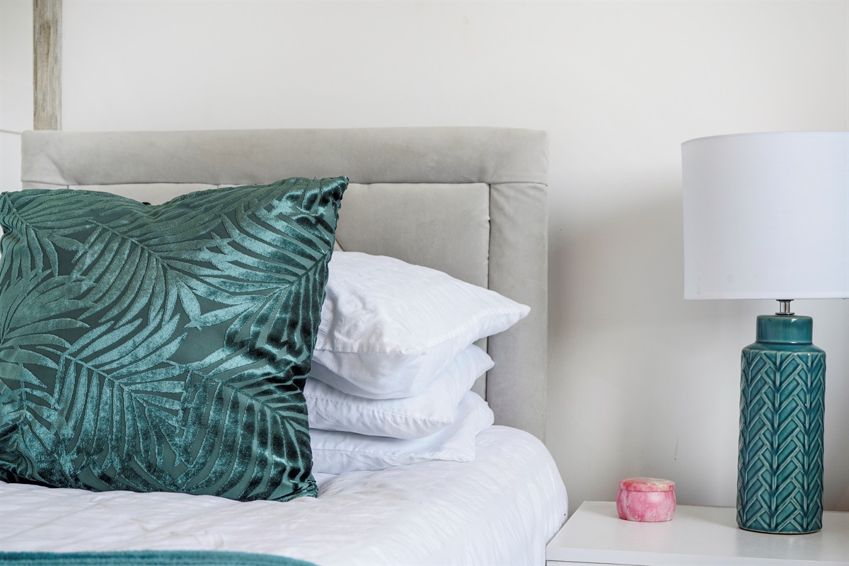 [Comfortable beds bedside table]