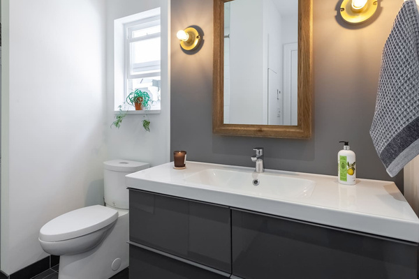 Build in medicine cabinet, vanity with drawer.